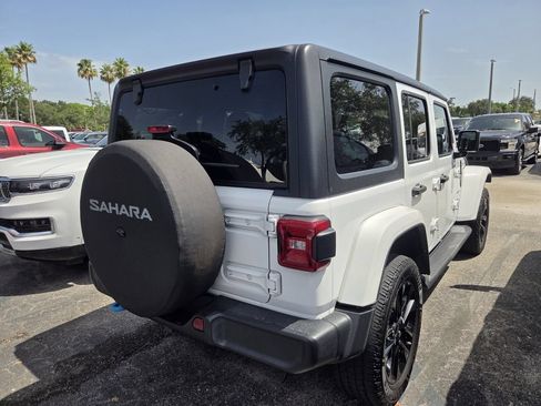 Used 2022 Jeep Wrangler Unlimited Sahara AWD/4WD image 5