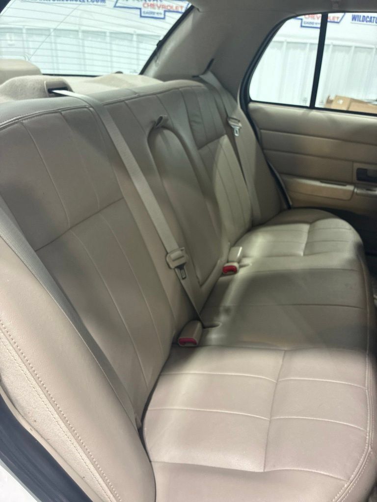 Used 2011 Ford Crown Victoria LX w/ Comfort Appearance Pkg RWD image 21