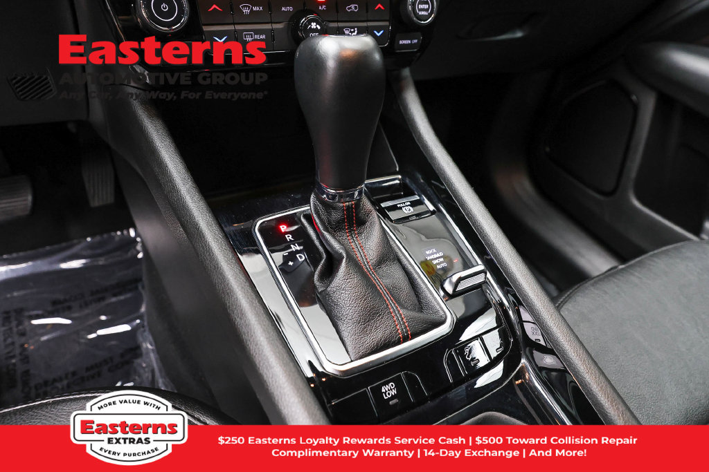 Used 2025 Jeep Compass Trailhawk AWD/4WD image 13