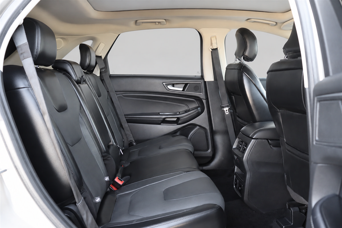 Used 2018 Ford Edge Titanium w/ Equipment Group 302A FWD image 14