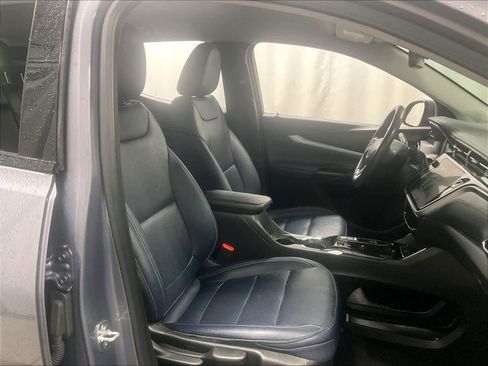 Used 2022 Chevrolet Bolt EUV LT w/ Convenience Package image 11