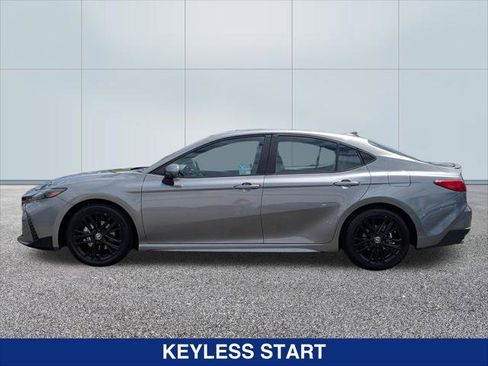 Used 2025 Toyota Camry SE FWD image 2