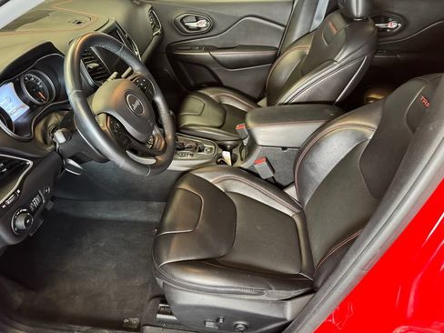Used 2019 Jeep Cherokee Trailhawk w/ Comfort/Convenience Group AWD/4WD image 20