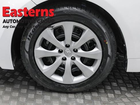 Used 2024 Toyota Corolla LE image 32