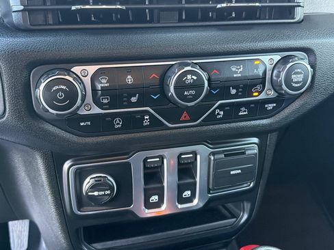 Used 2025 Jeep Wrangler Sport AWD/4WD image 28