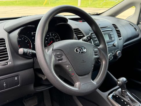 Used 2017 Kia Forte LX FWD image 7