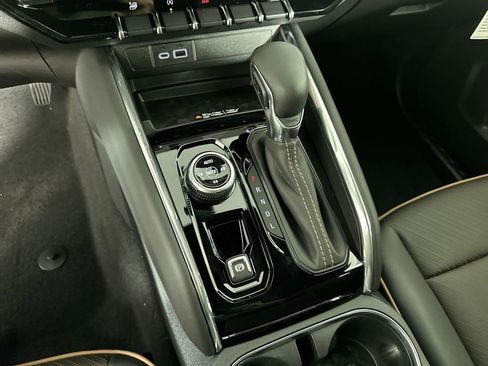 New 2026 GMC Canyon AT4 w/ AT4 Premium Package AWD/4WD image 18