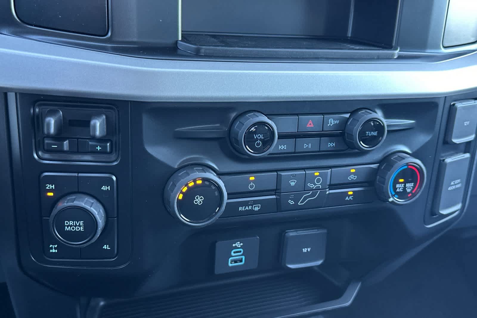 New 2027 Ford F250 XL w/ STX Appearance Package AWD/4WD image 17