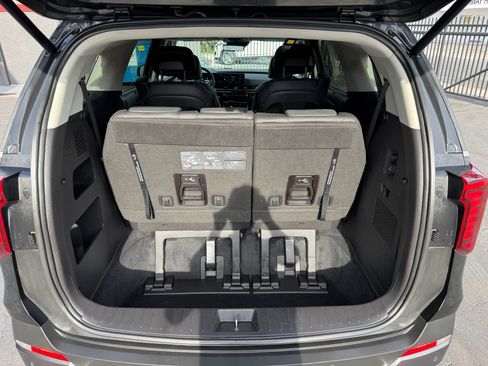 Used 2025 Kia Carnival SX Prestige FWD image 29