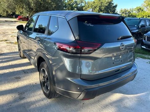 Used 2024 Nissan Rogue SV FWD image 3