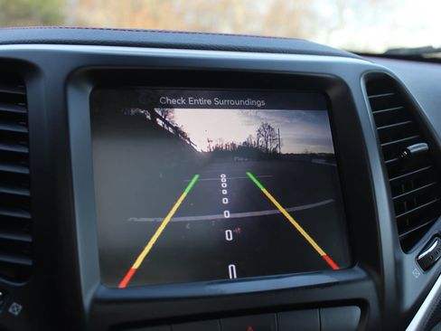 Used 2015 Jeep Cherokee Trailhawk w/ Comfort/Convenience Group image 35