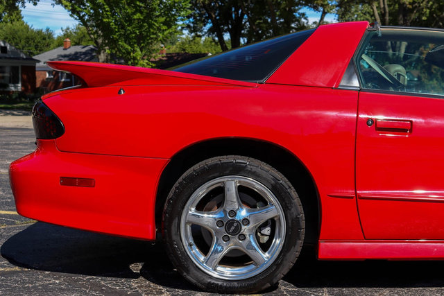 Used 1999 Pontiac Firebird Formula RWD image 10