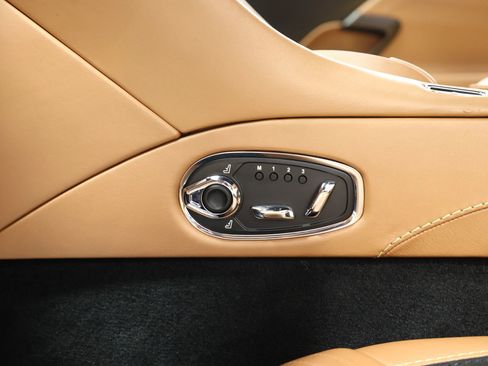 Used 2020 Aston Martin DB11 AMR image 41