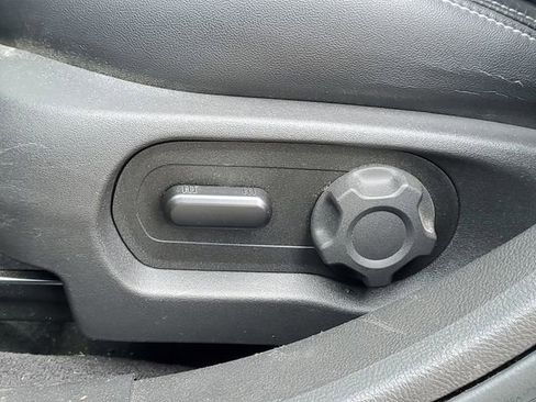 Certified 2018 Ford Taurus SEL FWD image 10