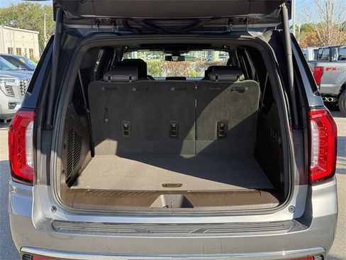 Used 2021 GMC Yukon XL SLT w/ SLT Premium Package image 13
