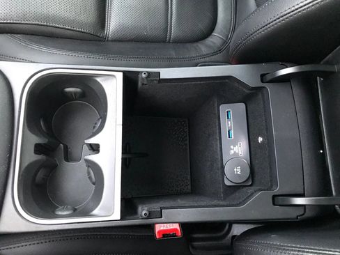 Used 2018 Jaguar E-PACE S image 33