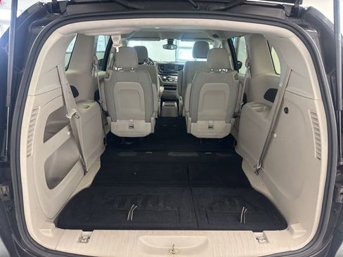 Used 2017 Chrysler Pacifica LX image 12