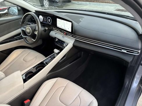 Used 2025 Hyundai Elantra Limited FWD image 15