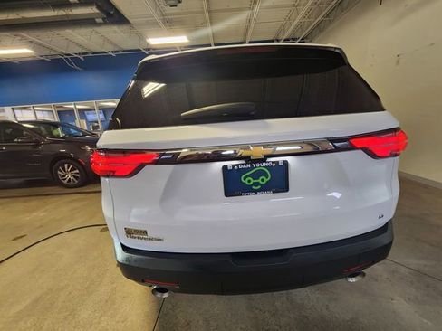 Used 2023 Chevrolet Traverse LT image 3