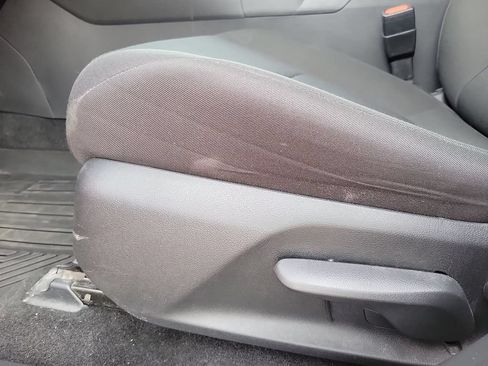 Used 2022 Toyota RAV4 LE FWD image 14