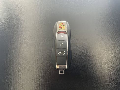 Used 2025 Porsche Macan image 25