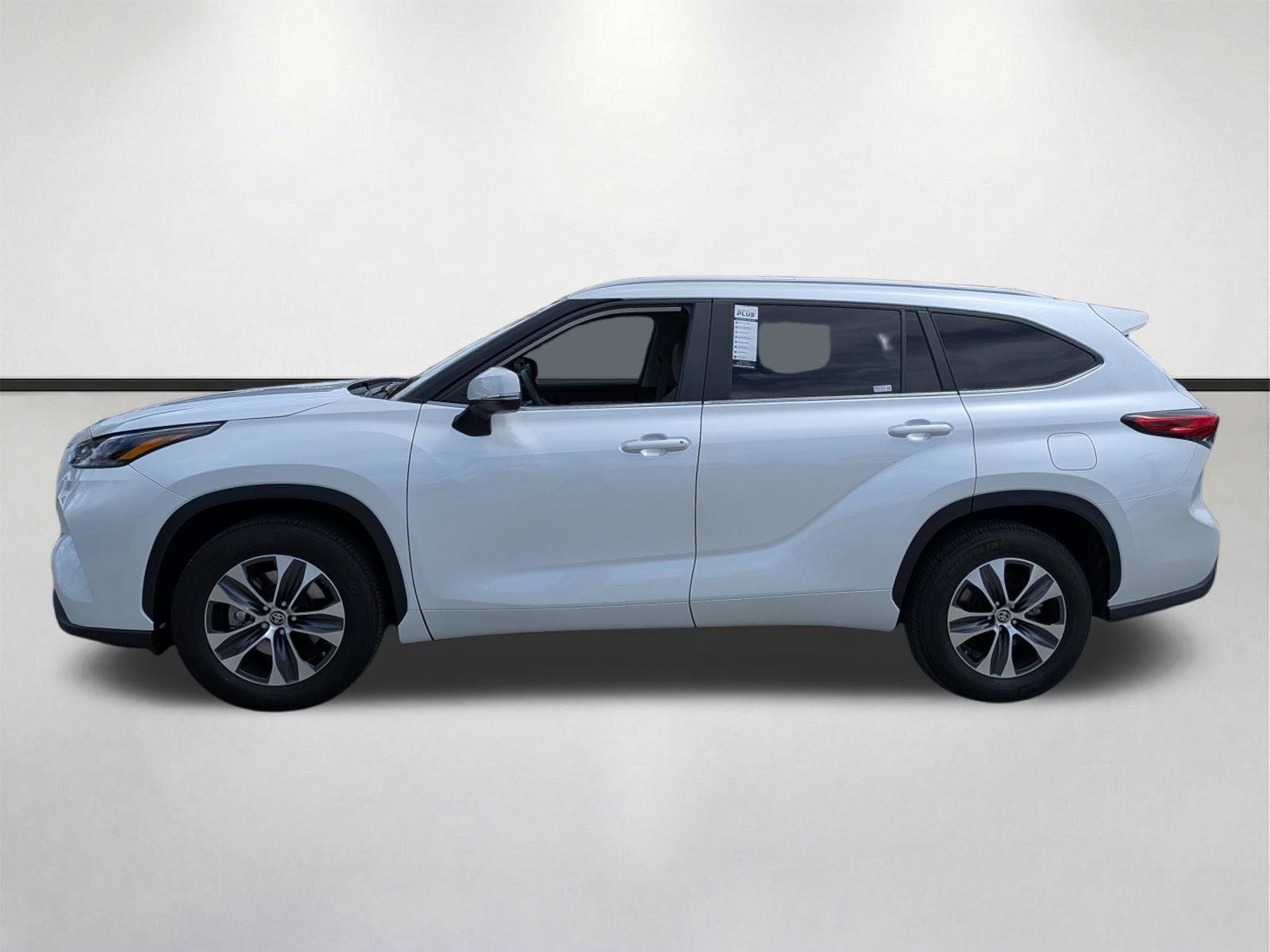 Used 2023 Toyota Highlander XLE FWD image 7