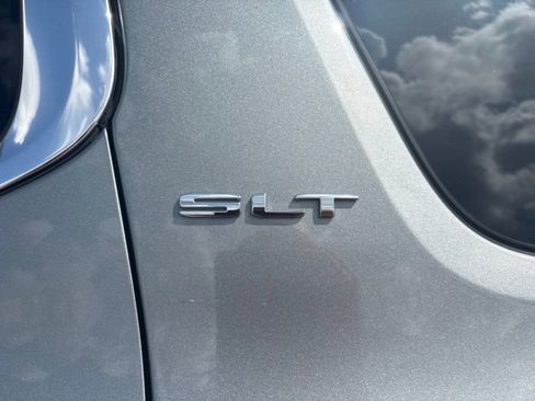 Used 2023 GMC Acadia SLT w/ Preferred Package FWD image 26