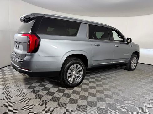 Used 2025 GMC Yukon XL Denali AWD/4WD image 6