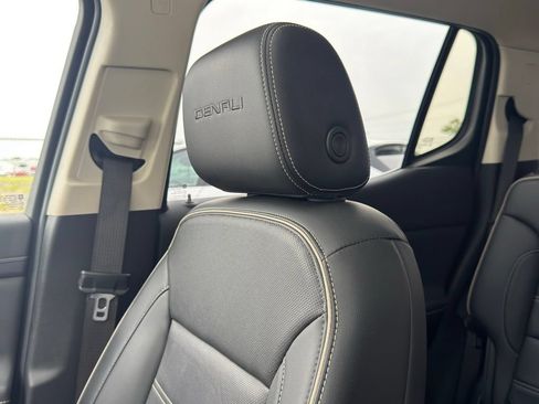 Used 2022 GMC Acadia Denali w/ Denali Ultimate Package FWD image 45
