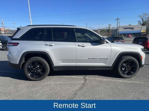 Certified 2025 Jeep Grand Cherokee Altitude RWD image 10