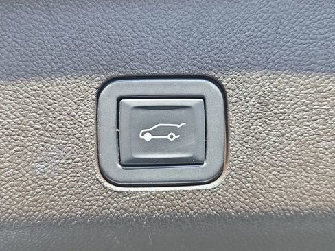 Used 2023 Chevrolet Suburban LT image 14