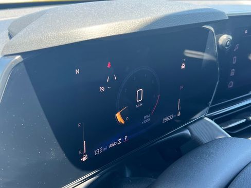 Used 2025 Chevrolet TrailBlazer LT AWD/4WD image 19