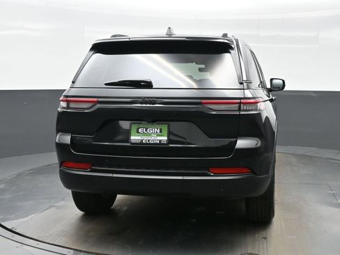 Used 2025 Jeep Grand Cherokee Altitude image 5