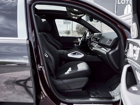 Used 2024 Mercedes-Benz Maybach GLS 600 4MATIC image 27