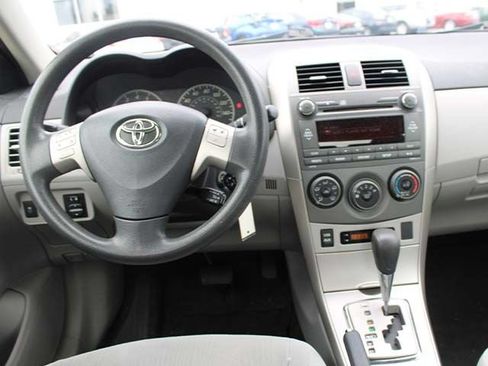 Used 2011 Toyota Corolla LE FWD image 11