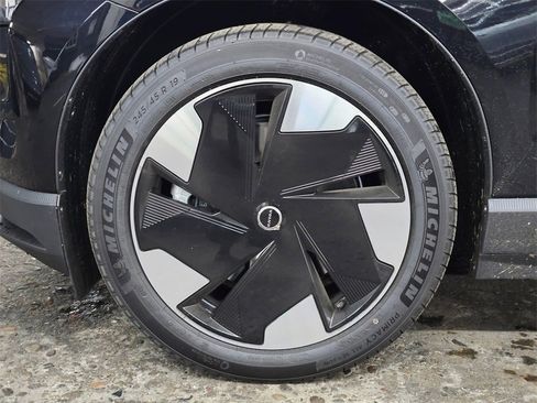 New 2025 Volvo EX30 Plus w/ Protection Package Premier image 9