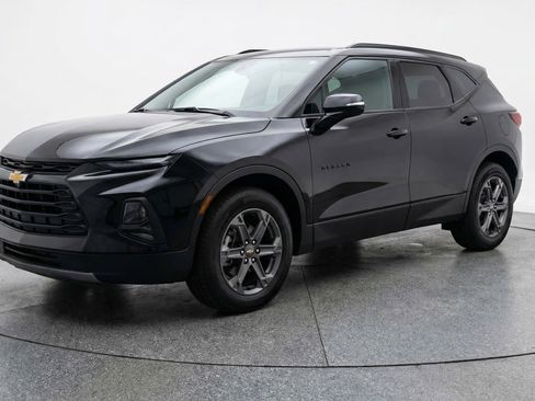Used 2025 Chevrolet Blazer LT image 3