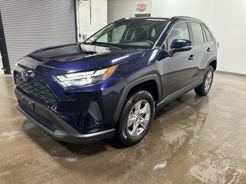Used 2025 Toyota RAV4 XLE AWD/4WD image 6