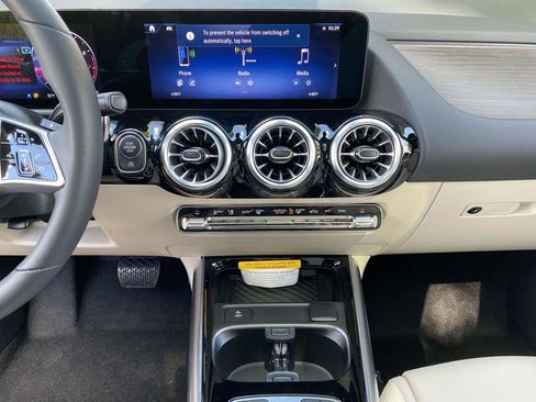 Certified 2025 Mercedes-Benz GLA 250 image 32