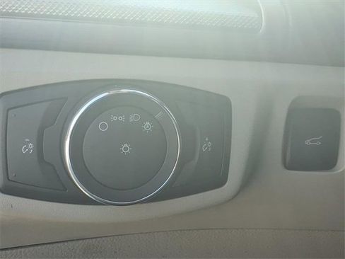 Used 2018 Ford Fusion SE image 15