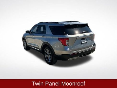 Used 2021 Ford Explorer XLT w/ Equipment Group 202A image 4
