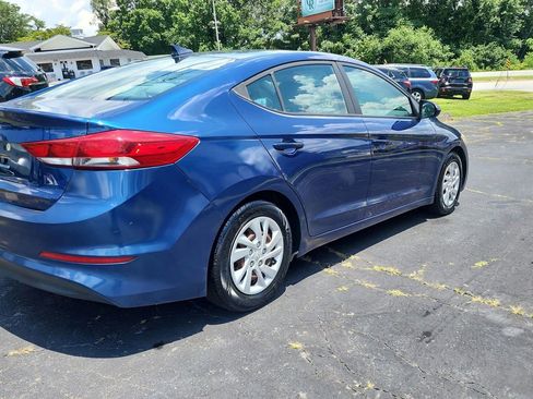 Used 2017 Hyundai Elantra SE image 5