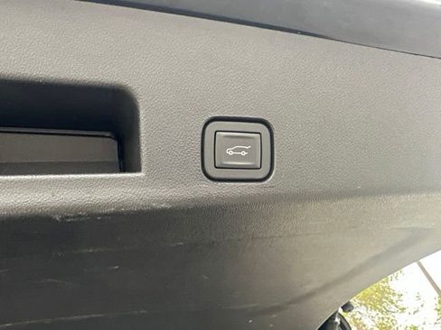 Used 2025 Buick Enclave Preferred AWD/4WD image 64