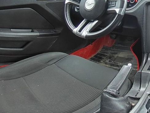 Used 2014 Ford Mustang Coupe RWD image 17