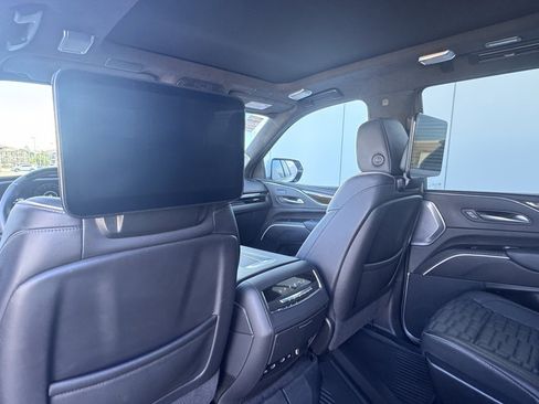 Used 2024 Cadillac Escalade Sport Platinum w/ LPO, ONYX Package image 17