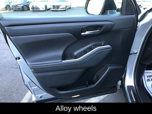 Used 2023 Toyota Highlander XLE image 15