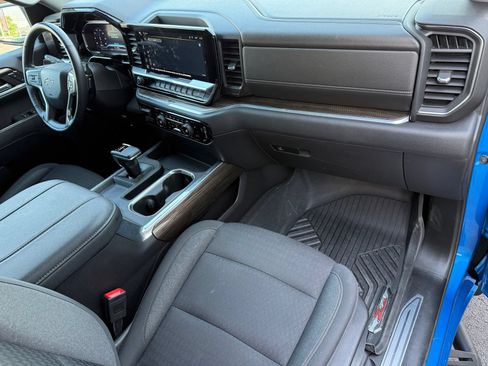 Used 2024 Chevrolet Silverado 1500 LT Trail Boss w/ Convenience Package II AWD/4WD image 18