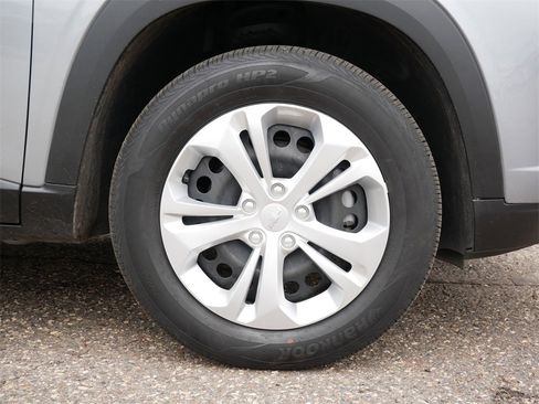 Used 2024 Chevrolet Trax LS image 7