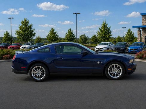 Used 2010 Ford Mustang GT RWD image 5