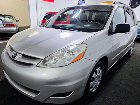 Used 2010 Toyota Sienna LE FWD image 7